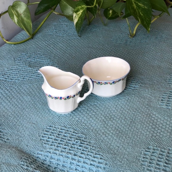 💜 3/$15 Vintage Adderley cream & sugar set - Picture 8 of 9